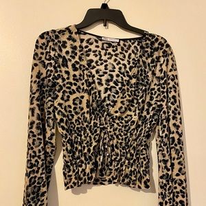 Women’s Zara leopard print top 🐆

Size M